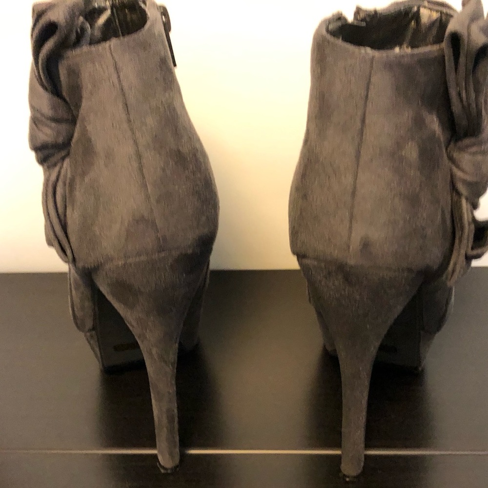 Grey boots - Picture 5 of 10
